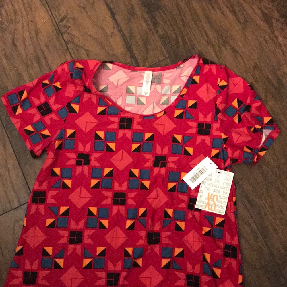 LulaRoe Classic T.